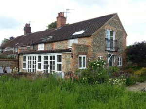 Exterior decorating with Sadolin Superdec